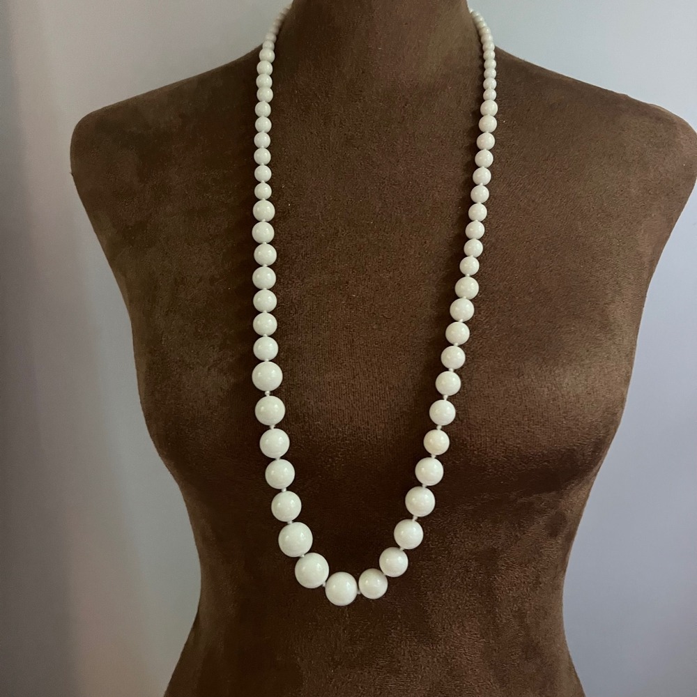 Vtg White Graduated Glass Knotted Bead Long Continuous Necklace 32" Cottagecore